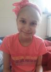 9-letnia Karolinka walczy z nowotworem – potrzebna pomoc